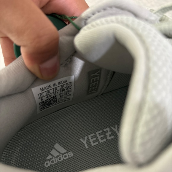 Shoes - Picture 4 of 6